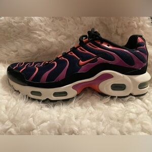 Nike Men’s Navy, Purple & Orange Athletic Sneakers